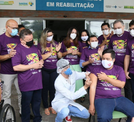 Pessoas com deficiência recebem vacina contra Covid-19 no Piauí